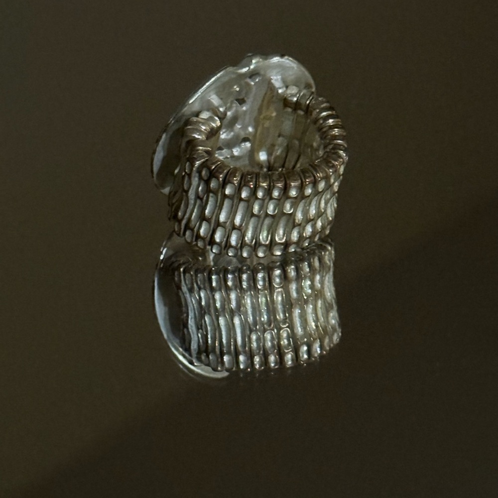 Contemporary Disc Shaped Silver Tone Stretch Ring- Center Dot Pattern- Size 7+ - Picture 2 of 10